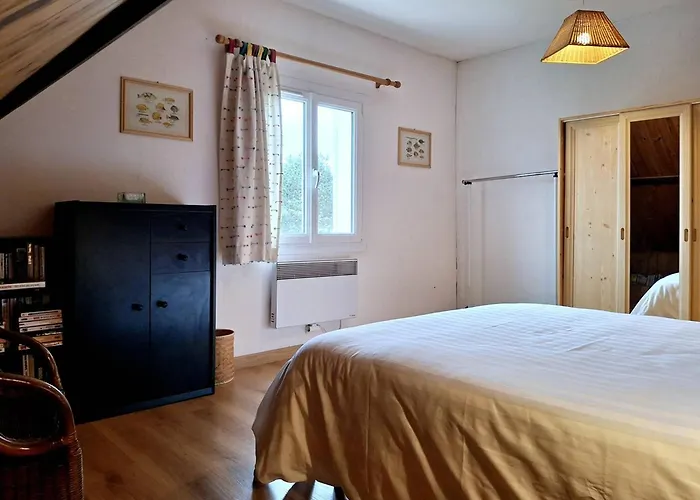 Maison Accueillante Proche Pour 6 Personnes - Fr-1-788-89