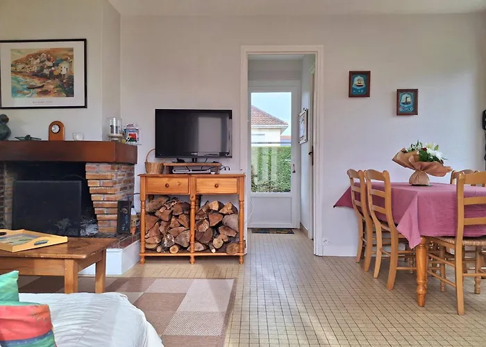 Maison Accueillante Proche Pour 6 Personnes - Fr-1-788-89 *